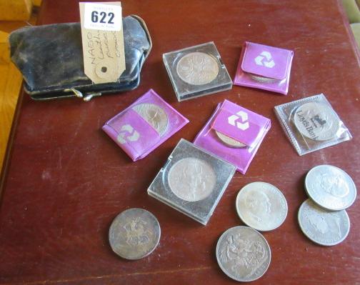 LEATHER PURSE OF CROWNS Image