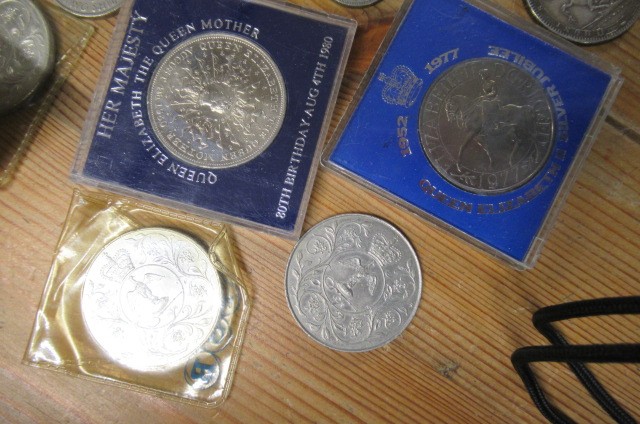 FIVE SILVER CROWNS ETC Image