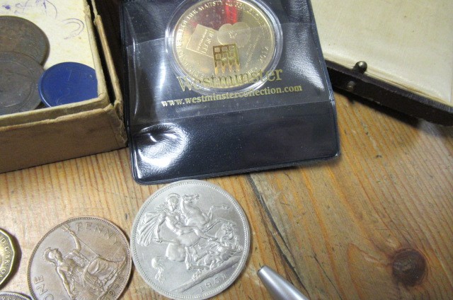 BOX OF COINS Image
