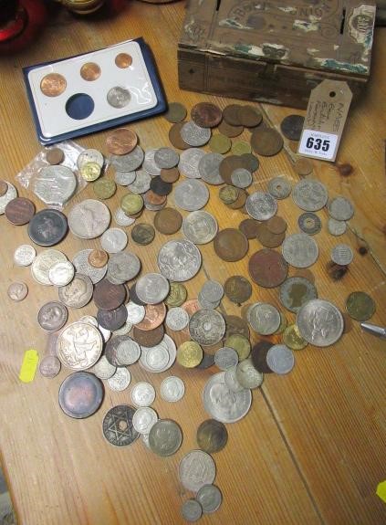 BOX OF BRITISH AND FOREIGN COINS Image