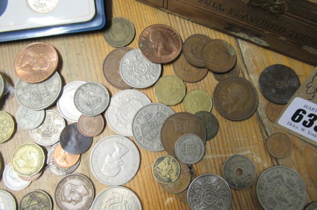 BOX OF BRITISH AND FOREIGN COINS Image