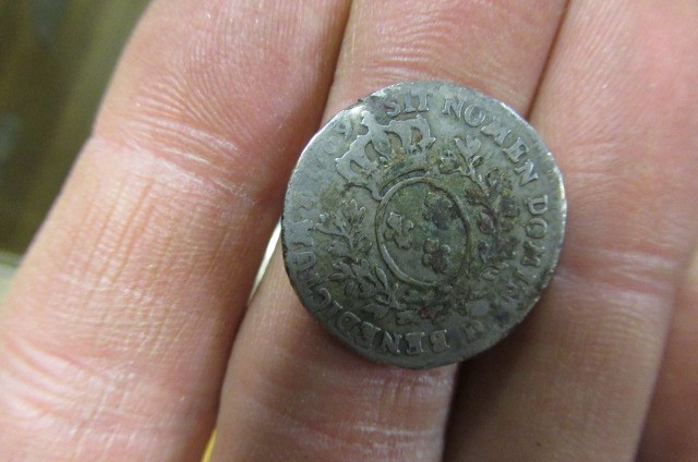 BOX OF BRITISH AND FOREIGN COINS Image