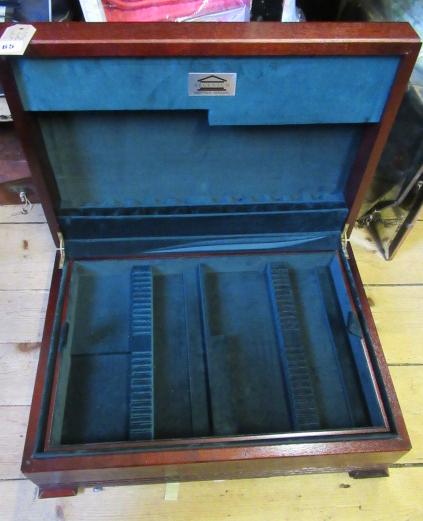 CUTLERY CHEST Image