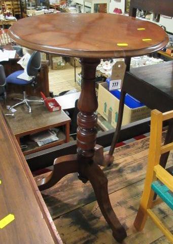 OCCASIONAL TABLE Image