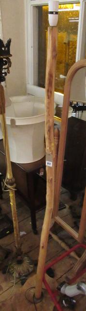 WOODEN STANDARD LAMP Image