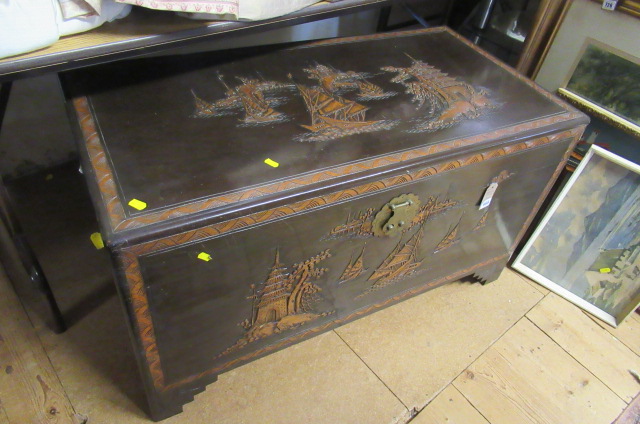 ORIENTAL LACQUERED CHEST Image