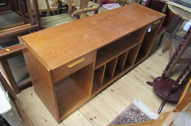 RETRO MUSIC SYSTEM STAND Image