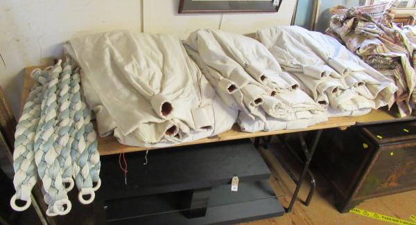 QUANTITY OF MATCHING CURTAINS Image