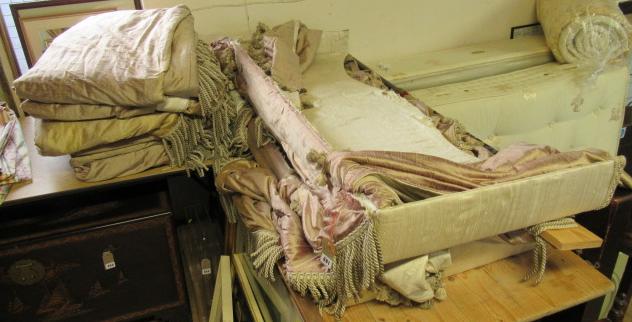 MATCHING CURTAINS AND PELMET Image