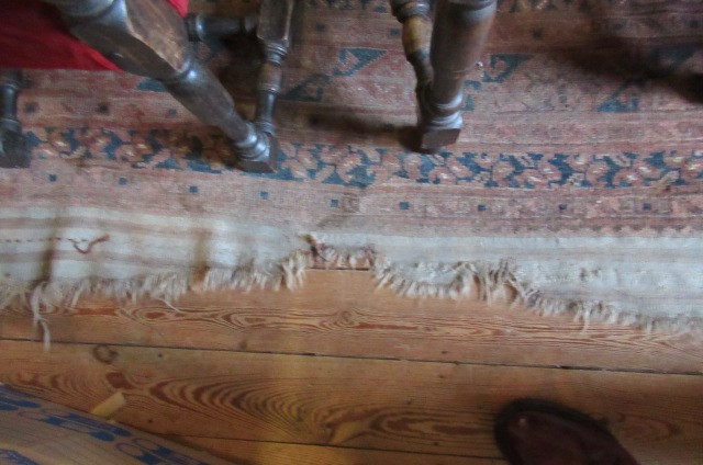 LARGE PATTERNED CARPET 12' BY 9' Image