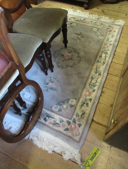 BLUE FLORAL PATTERN FRINGED RUG 5'9" BY 3' Image