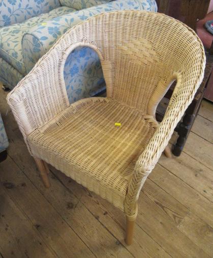 WICKER CHAIR Image