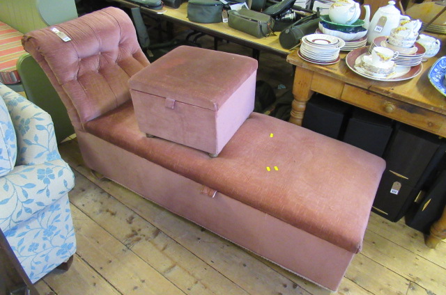 CHAISE LONGUE AND AN OTTOMAN Image