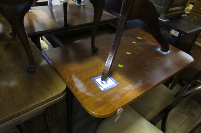EXTENDING RETRO DINING TABLE Image