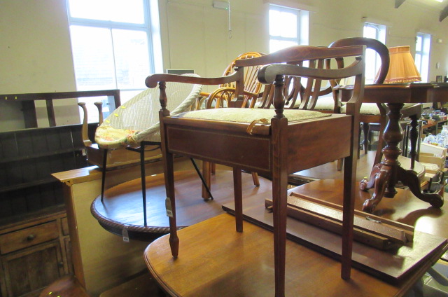 PIANO STOOL Image