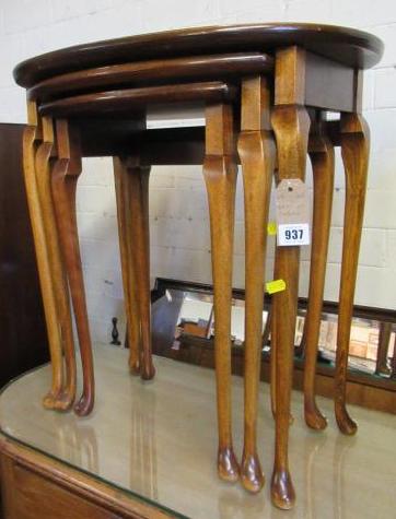 NEST OF TABLES Image