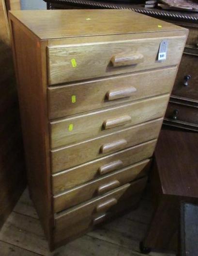 OAK CHEST OF DRAWERS Image