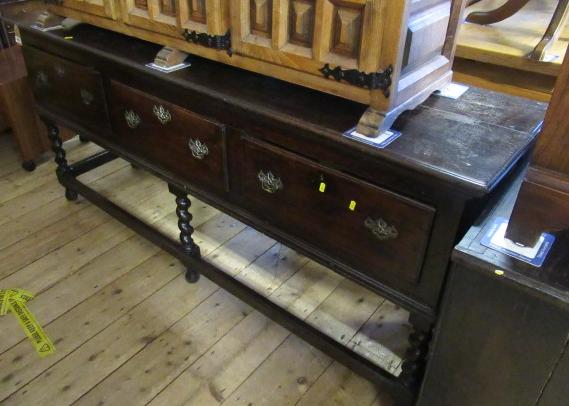 OAK SIDEBOARD Image