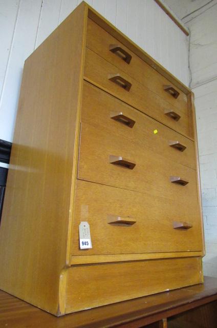 OAK CHEST OF DRAWERS Image