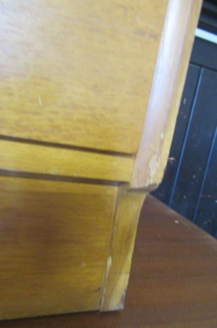 OAK CHEST OF DRAWERS Image