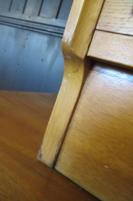 OAK CHEST OF DRAWERS Image