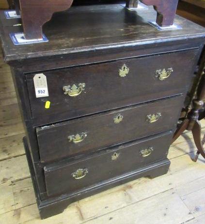OAK CHEST OF DRAWERS Image