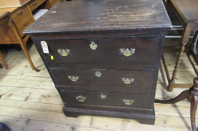 OAK CHEST OF DRAWERS Image
