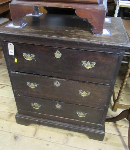 OAK CHEST OF DRAWERS Image