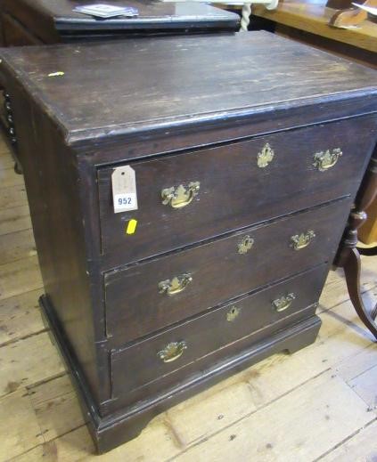 OAK CHEST OF DRAWERS Image
