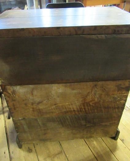 OAK CHEST OF DRAWERS Image