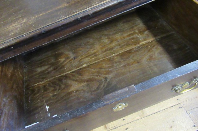 OAK CHEST OF DRAWERS Image
