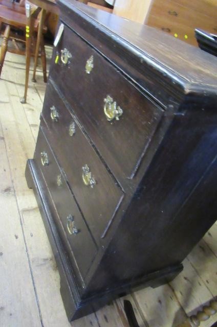 OAK CHEST OF DRAWERS Image