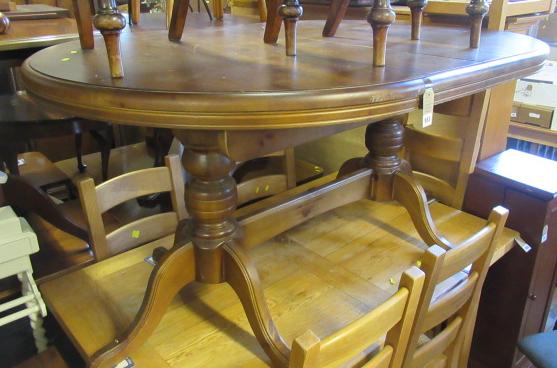 PINE EXTENDING TABLE Image