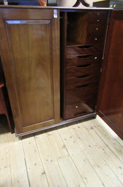 GENTS WARDROBE Image
