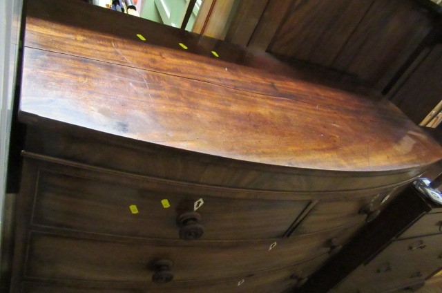 MAHOGANY BOW FRONT CHEST OF DRAWERS Image