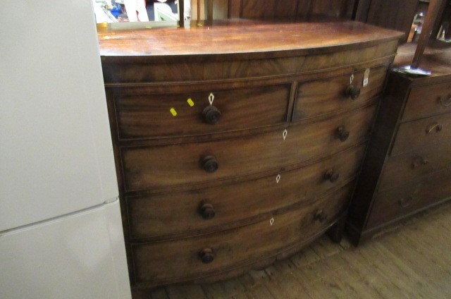 MAHOGANY BOW FRONT CHEST OF DRAWERS Image