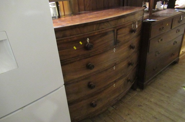 MAHOGANY BOW FRONT CHEST OF DRAWERS Image