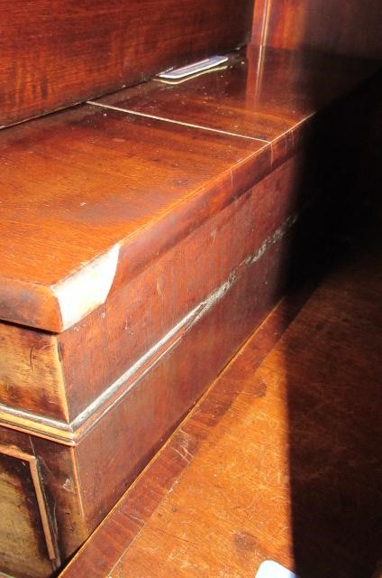MAHOGANY BOW FRONT CHEST OF DRAWERS Image