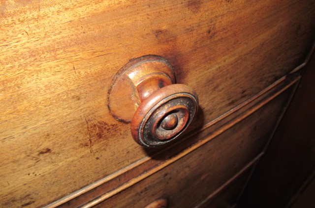 MAHOGANY BOW FRONT CHEST OF DRAWERS Image