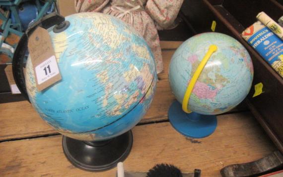 TWO TABLE GLOBES Image