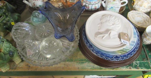 QUANTITY OF GLASS AND CERAMICS Image