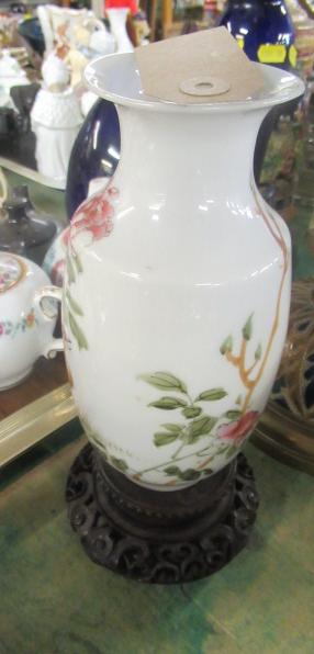 CHINESE VASE ON STAND Image