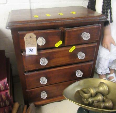 SMALL CHEST OF DRAWERS WITH GLASS HANDLES Image