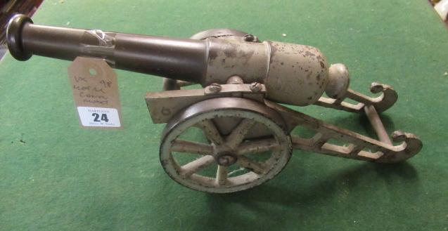 METAL TABLE CANNON Image