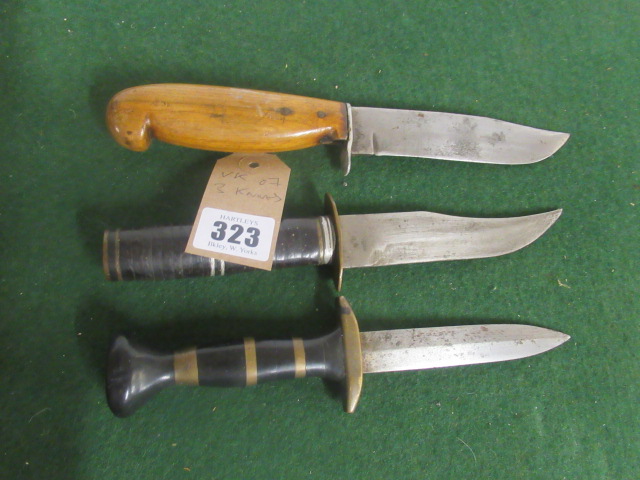 THREE KNIVES Image