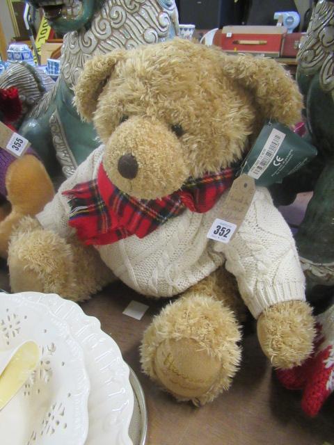 HARRODS 2002 CHRISTMAS TEDDY BEAR Image
