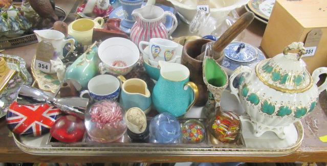 TRAY OF MISCELLANEOUS INCLUDING WEDGWOOD Image