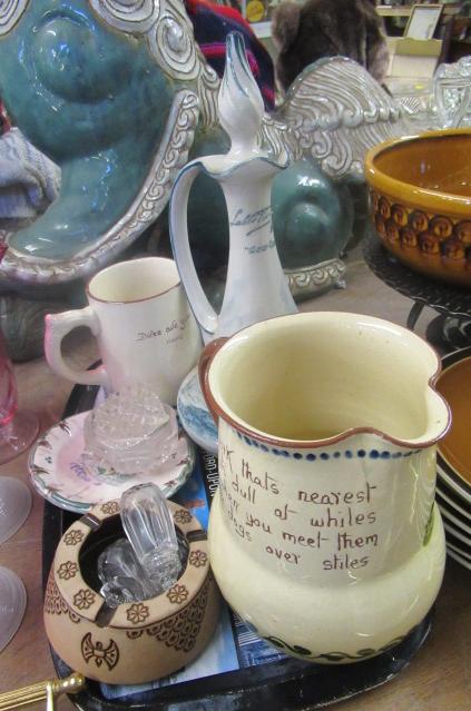 TRAY OF CERAMICS AND GLASS INCLUDING MOTTOWARE JUG Image