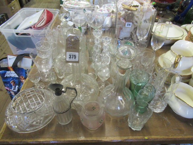 QUANTITY OF GLASS Image