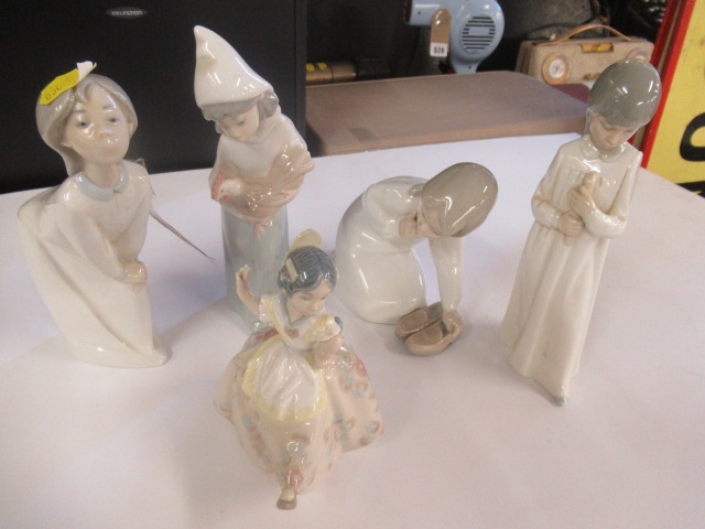 FOUR LLADRO FIGURES AND ANOTHER Image